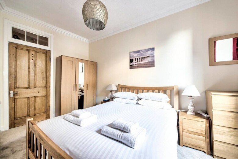 Bright And Airy City Centre Apartment
