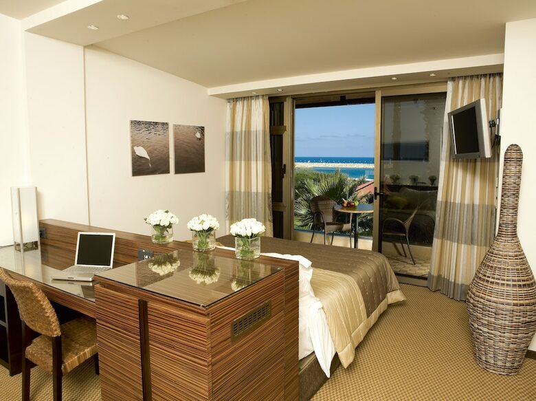 Dan Accadia Hotel