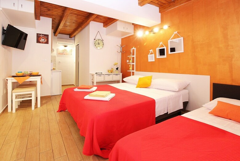 Apartamentos Melek Accommodations