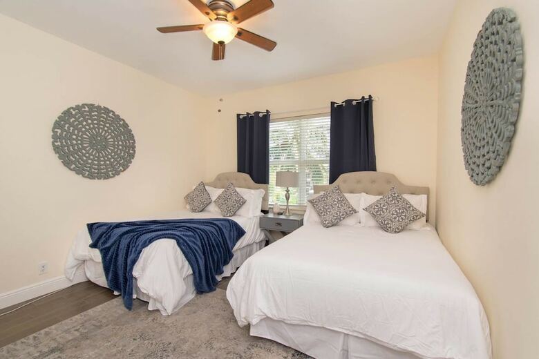 Gorgeous 5 Bedroom Home W/heated Pool Canal Front