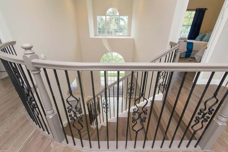 Gorgeous 5 Bedroom Home W/heated Pool Canal Front