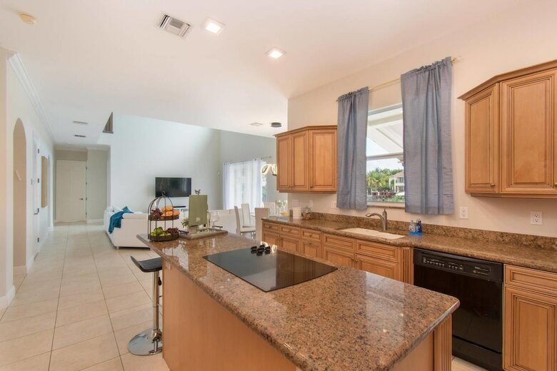 Gorgeous 5 Bedroom Home W/heated Pool Canal Front