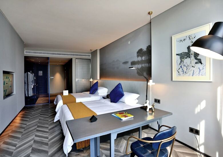 Hangzhou Vline Hotel