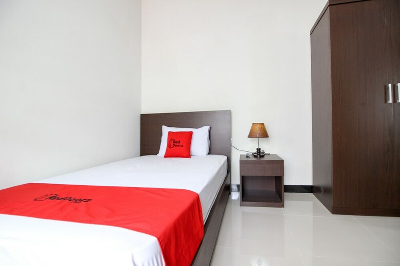 Hotel Reddoorz Syariah Plus @ Jakal Bawah 3