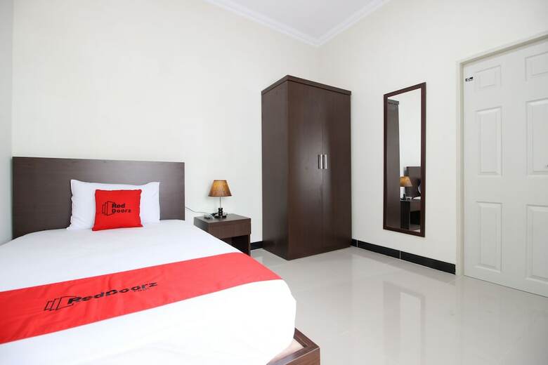 Hotel Reddoorz Syariah Plus @ Jakal Bawah 3