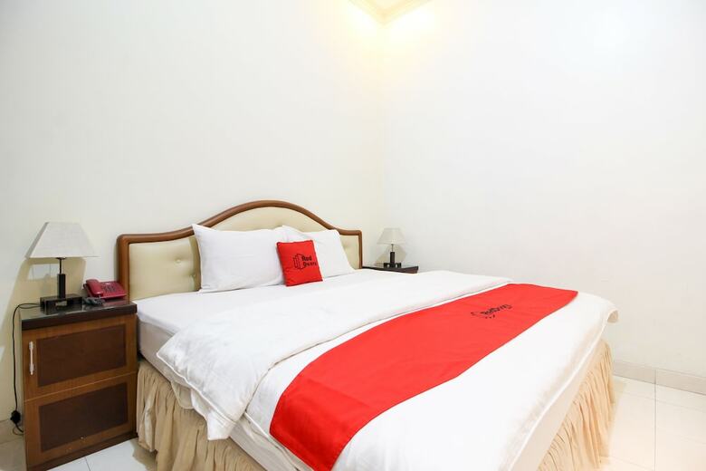 Hotel Reddoorz Plus @ Tegal Panggung