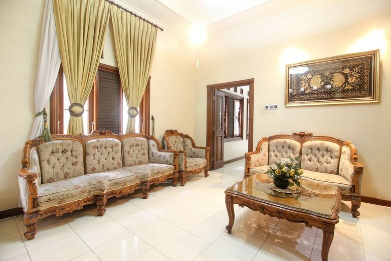 Hotel Reddoorz Plus @ Tegal Panggung
