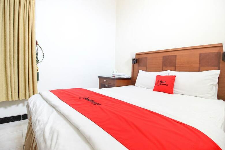 Hotel Reddoorz Plus @ Tegal Panggung