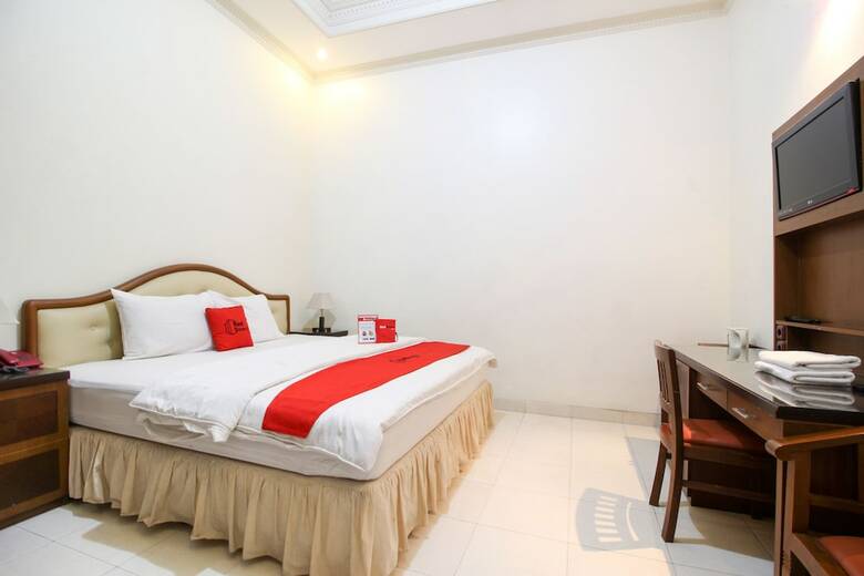 Hotel Reddoorz Plus @ Tegal Panggung