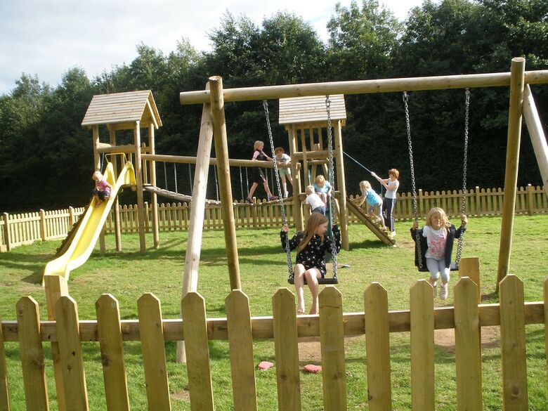 Hotel Riverside Caravan & Camping Park