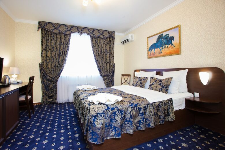 Grand Leonardo Hotel