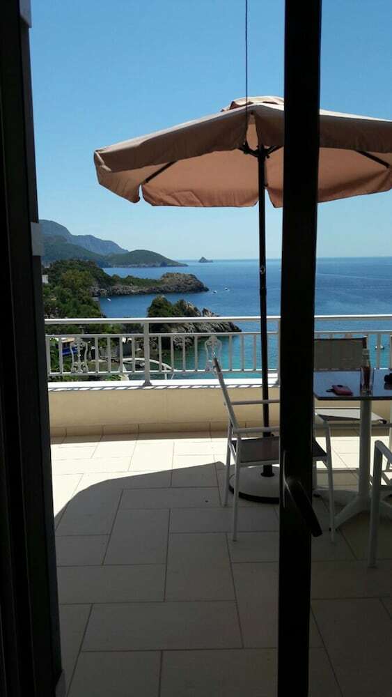 Apartamentos Platakia Blu