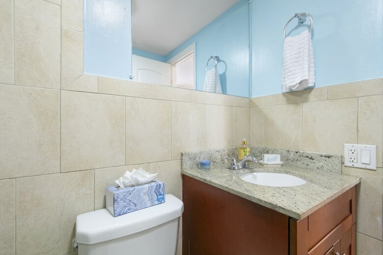 2 Bedroom Deluxe Apt On Collins Ave