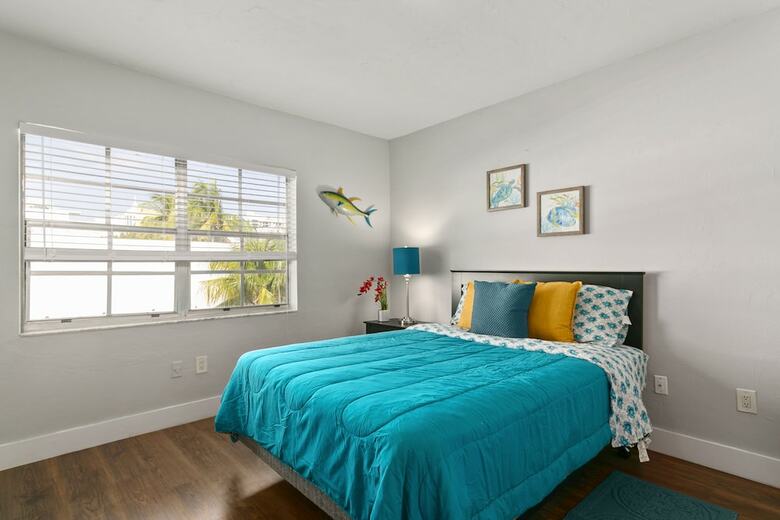 2 Bedroom Deluxe Apt On Collins Ave