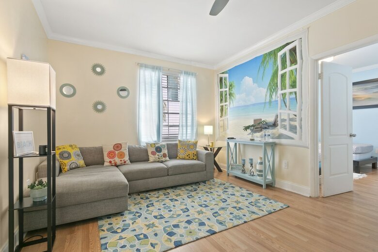 2 Bedroom Deluxe Apt On Collins Ave