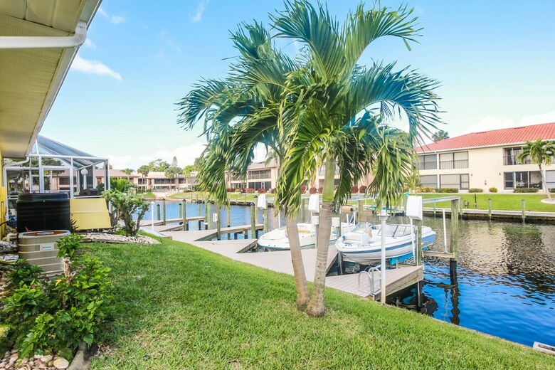 Seatuit Condominiums With Boat Slip