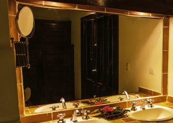 Hotel Costa Las Ballenas
