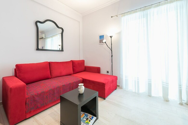 Central & Cozy Apartment With Balcony