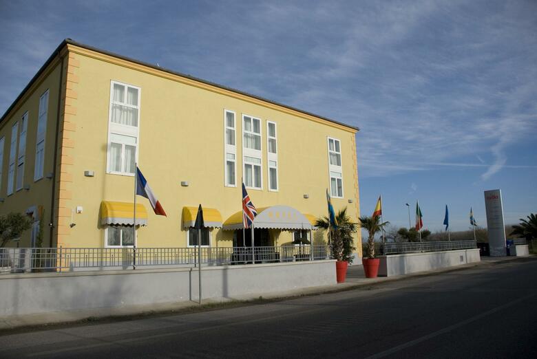 Hotel La Isla Resort