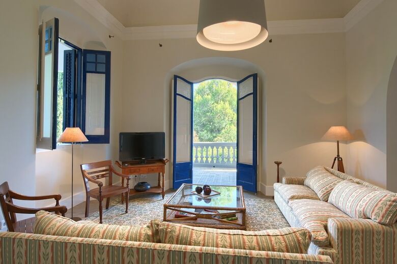 Apartamentos Ava Senia
