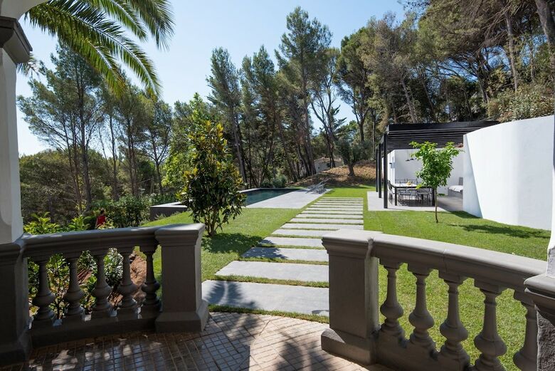 Apartamentos Ava Senia