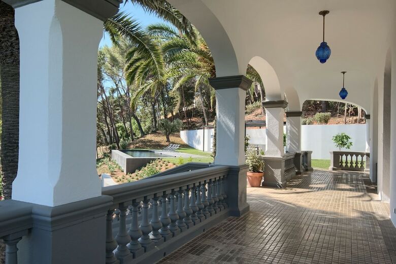 Apartamentos Ava Senia