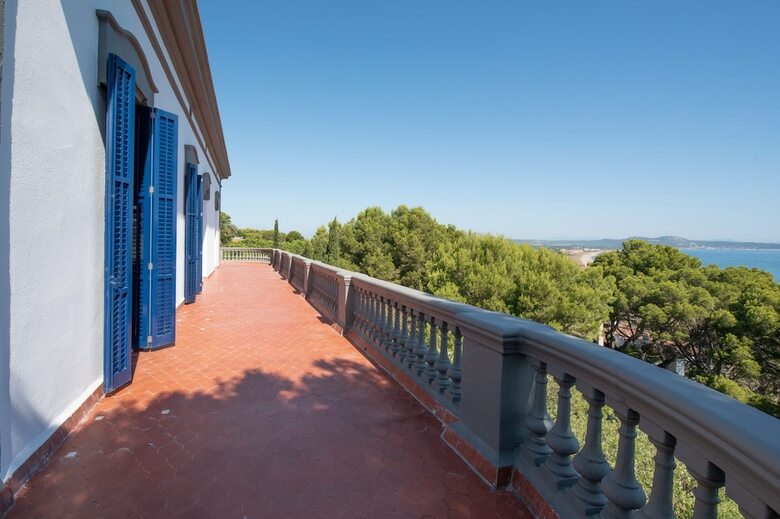 Apartamentos Ava Senia