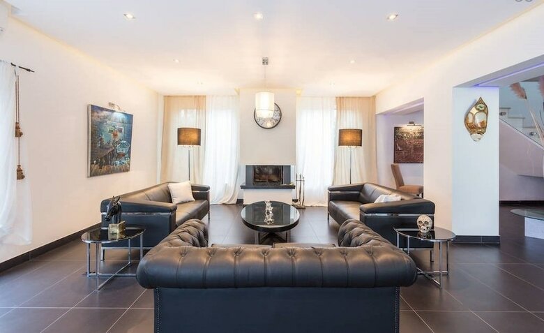 The Lake Villa Mountains & Sea View