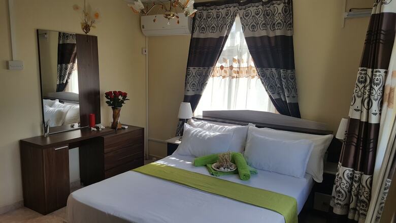 Hotel Riverside Holiday Home