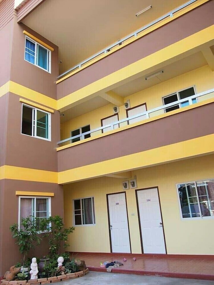 Hotel Baan Jaroenporn