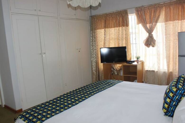 Bed & Breakfast 11 Eland Guest House