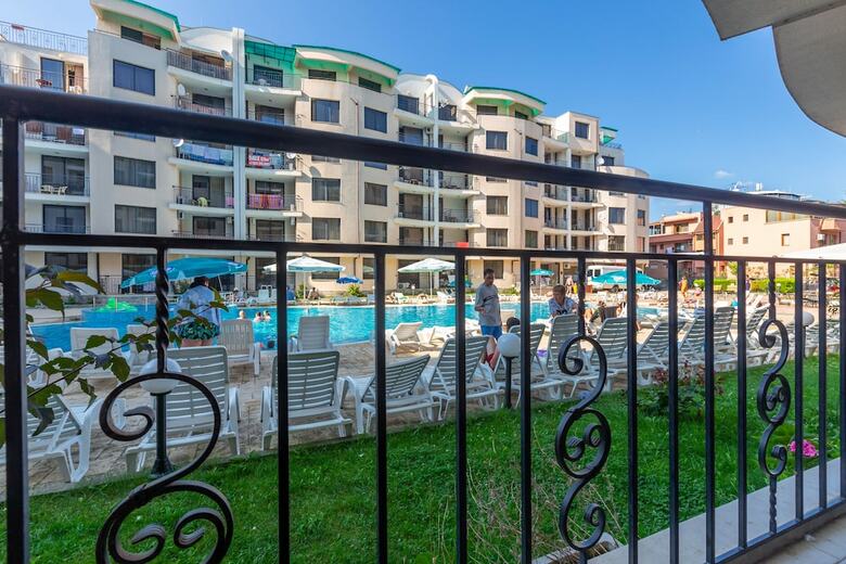 Aparthotel Quiet One Bedroom Apartment With Kitchenette In Avalon Complex