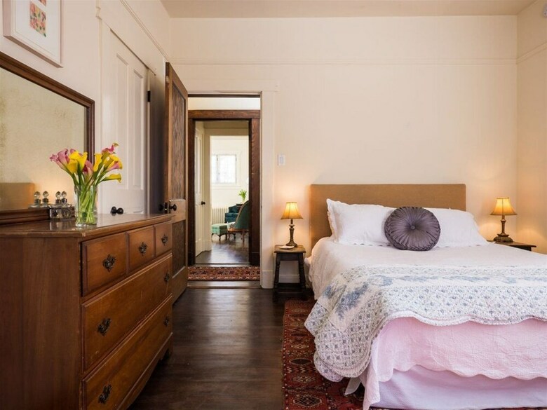 5bd Historic Pink House