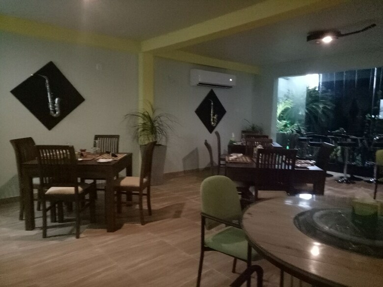This Is It Airport Hotel And Restaurant