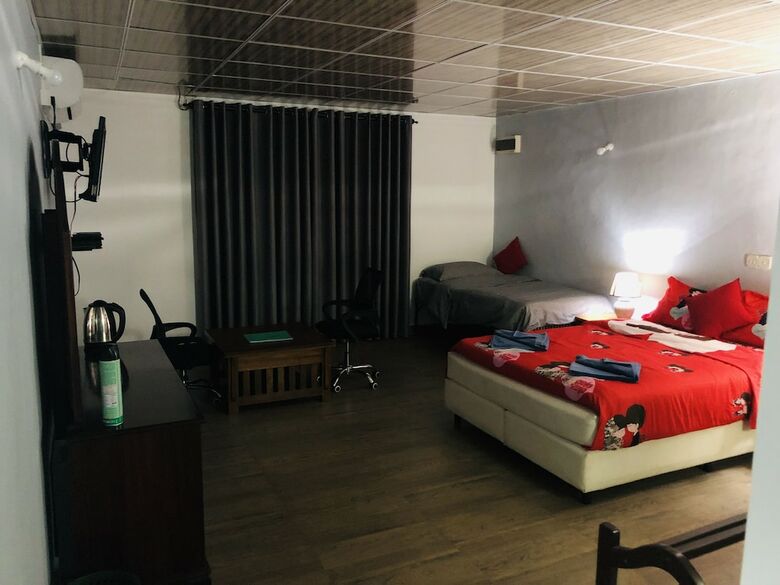This Is It Airport Hotel And Restaurant