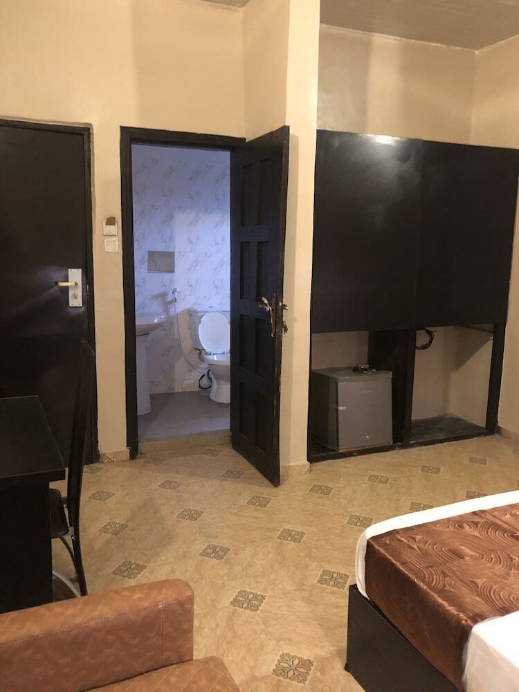 Posh Apartments Bussiness Hotel