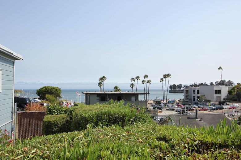 Hotel Edgewater Beach Inn And Suites