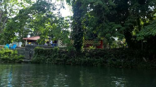 Riverside Private Lodge