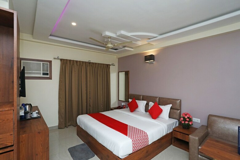 Hotel Oyo 28757 Pikus Inn