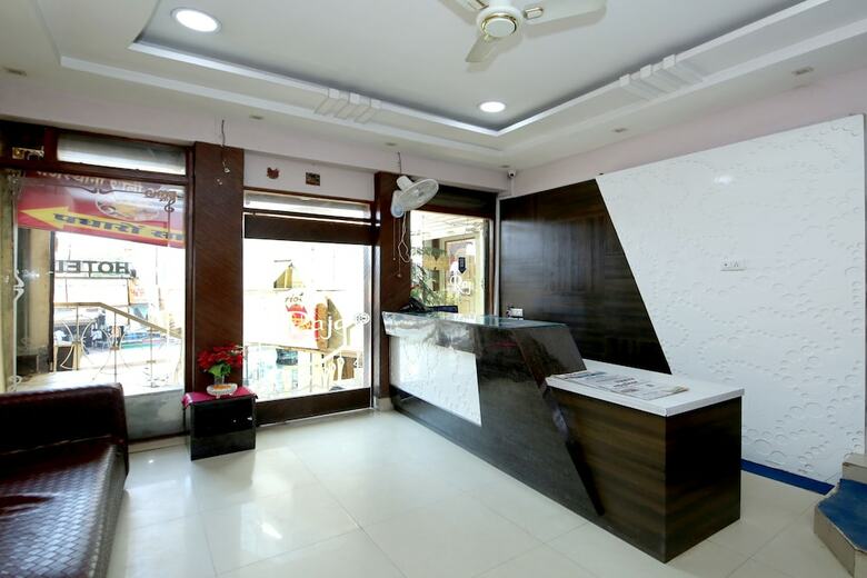 Hotel Oyo 26453 Raja
