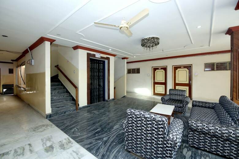 Hotel Oyo 26453 Raja