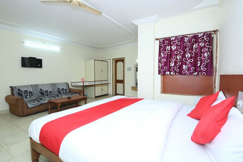 Hotel Oyo 26453 Raja