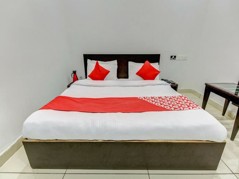Oyo 27999 Hotel Deep
