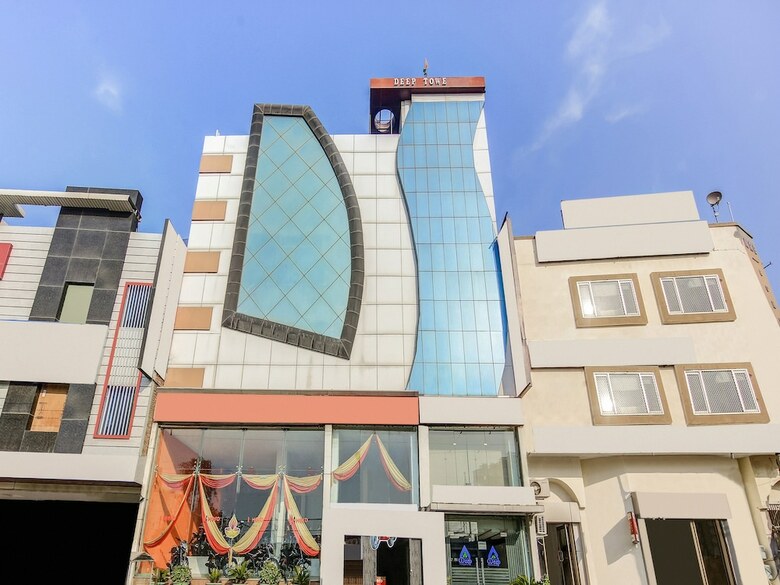 Oyo 27999 Hotel Deep
