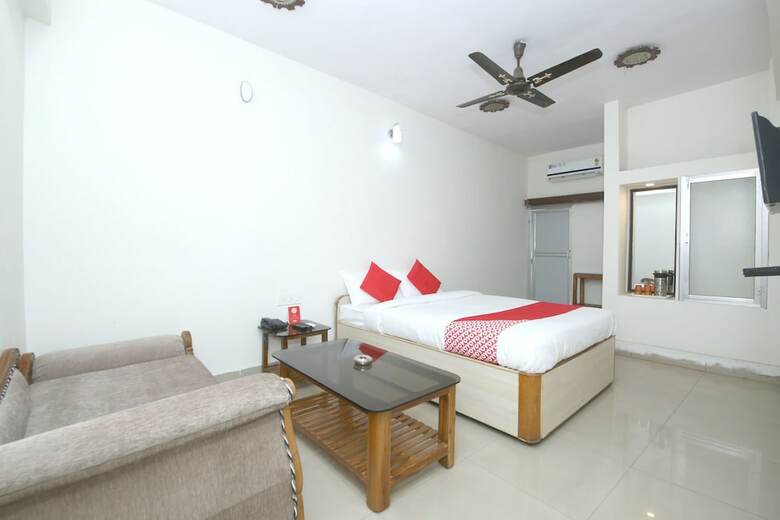 Hotel Oyo 25064 Chandrika