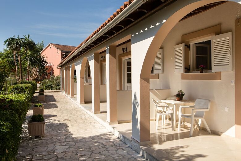 Apartamentos Paradise Village