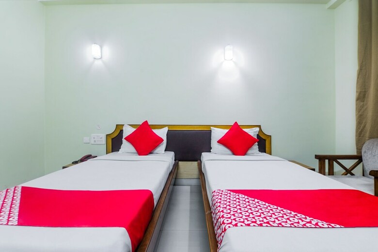 Oyo 26683 Earl Grey Hotel