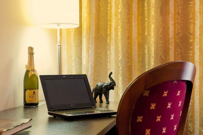 Manhattan Hotel & Restaurant