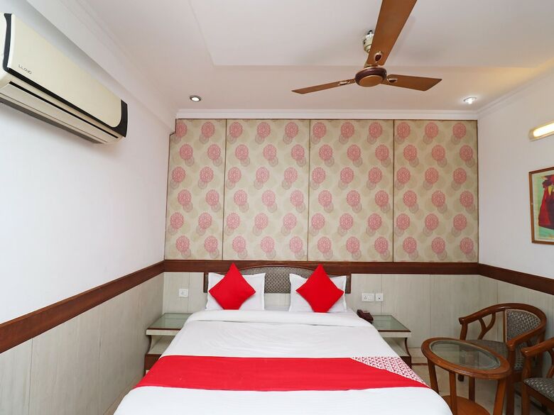 Oyo 29051 Hotel Solitaire & Restaurant