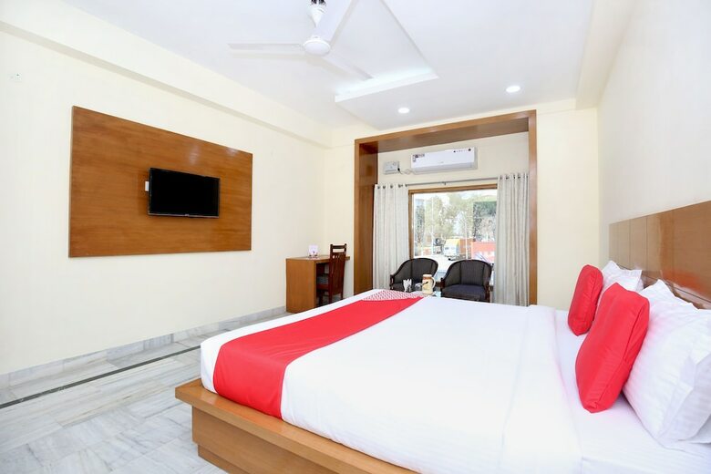Oyo 12767 Hotel Grand Chinar